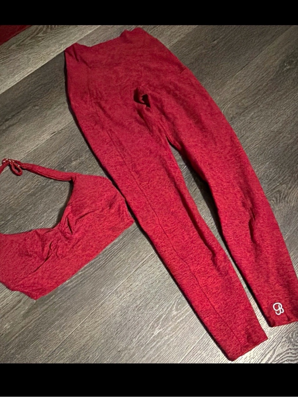Bombshell Sportswear V scrunched back heathered red Performance Leggings and top